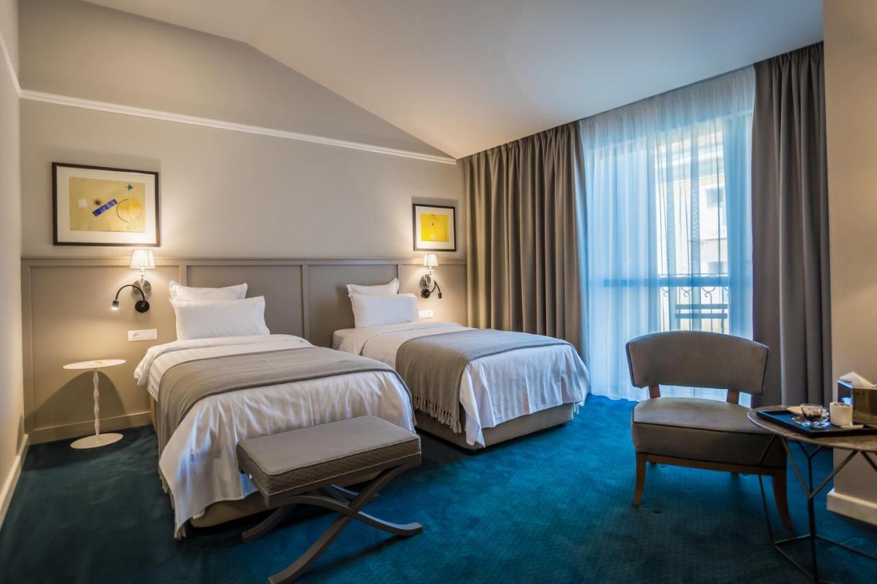 Promenade Hotel