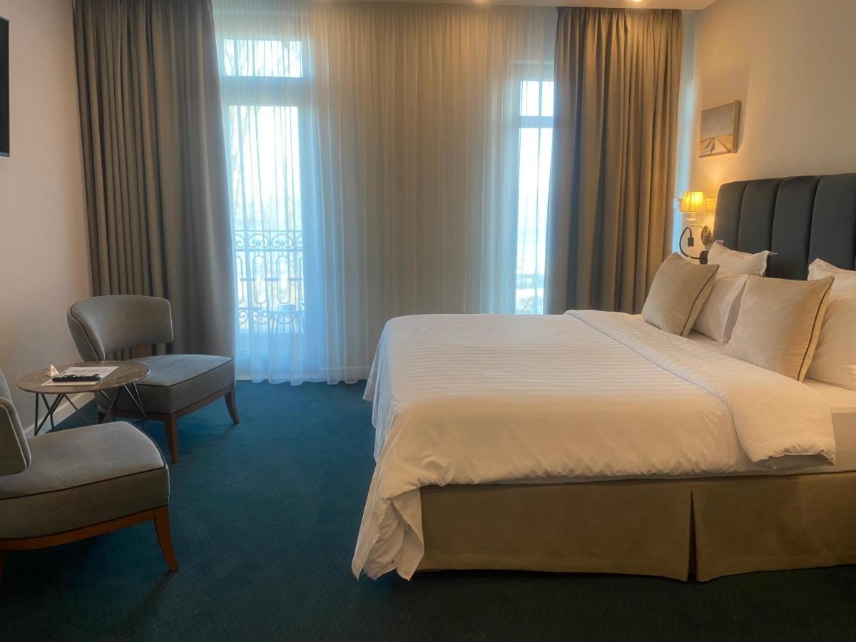 Promenade Hotel